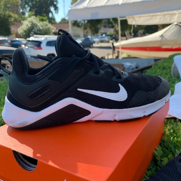 nike legend essential on feet